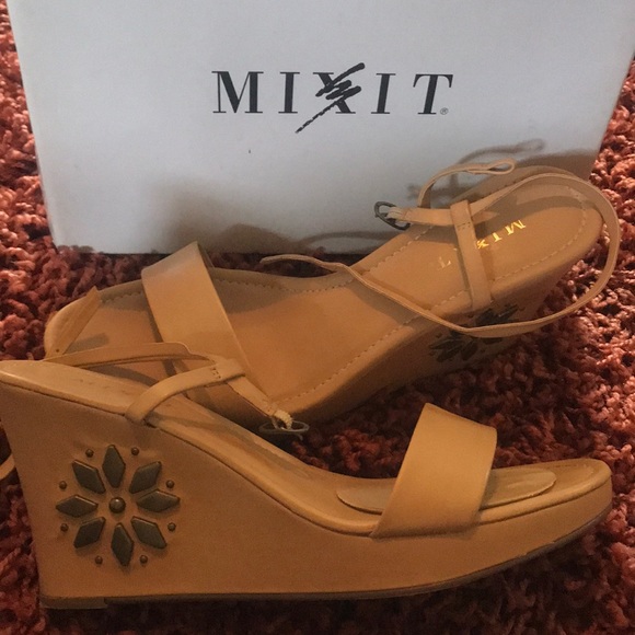 Shoes - Picture 3 of 3